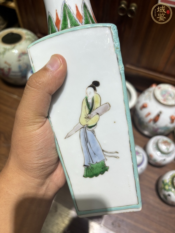 古玩陶瓷五彩人物故事紋天圓四方瓶真品鑒賞圖