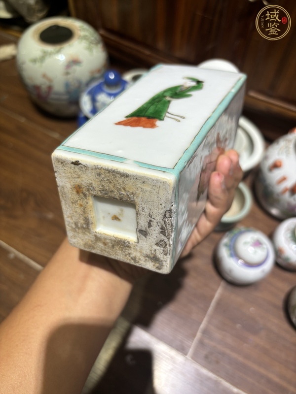 古玩陶瓷五彩人物故事紋天圓四方瓶真品鑒賞圖