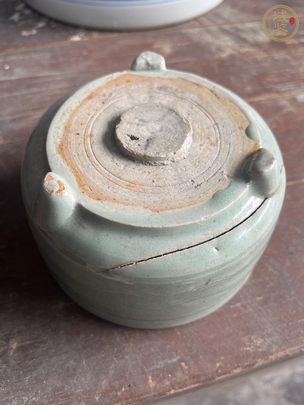 古玩陶瓷明代龍泉窯青釉香爐真品鑒賞圖