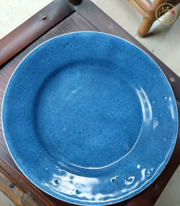 古玩陶瓷灑藍描金花卉紋折沿盤真品鑒賞圖