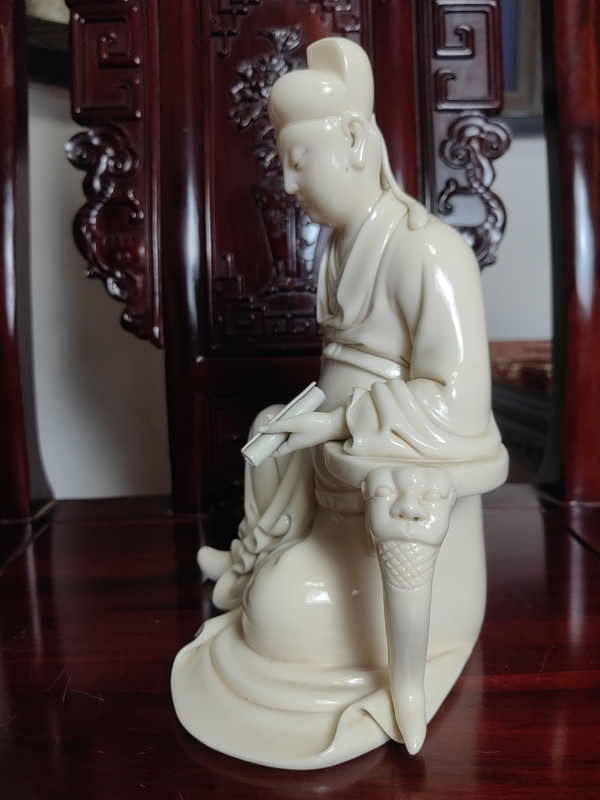 古玩陶瓷塑像拍賣，當前價格11000元