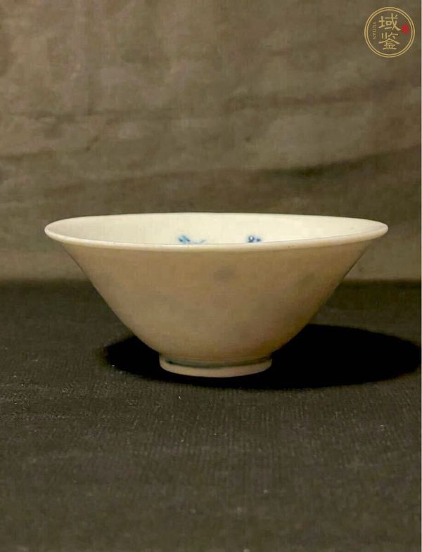 古玩陶瓷清晚期 青花魚(yú)藻紋斗笠杯（日本）真品鑒賞圖