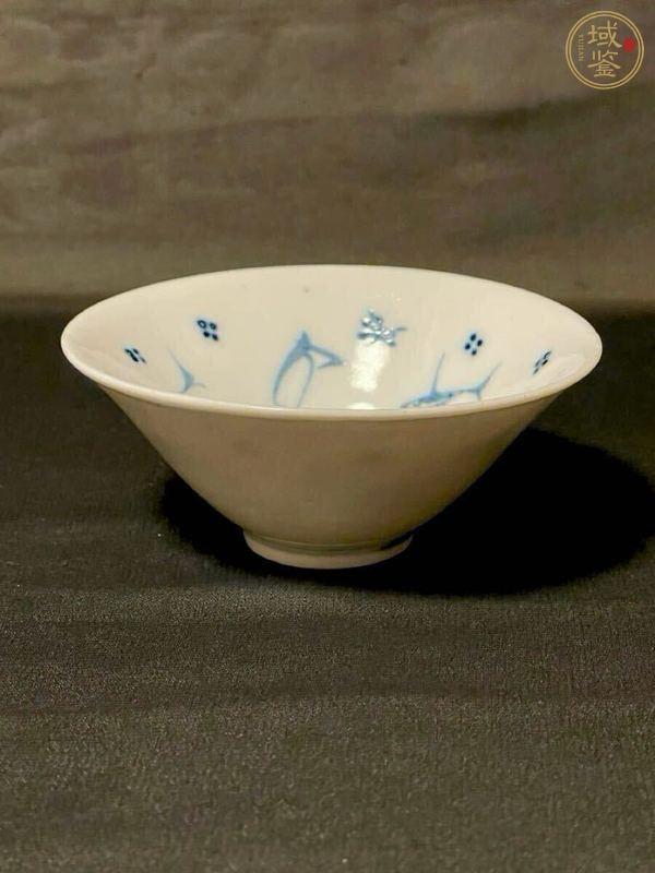 古玩陶瓷清晚期 青花魚(yú)藻紋斗笠杯（日本）真品鑒賞圖