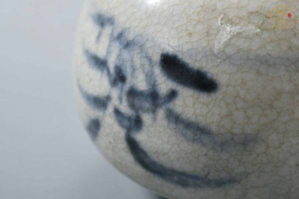 古玩陶瓷明中期 青花花卉紋小罐真品鑒賞圖
