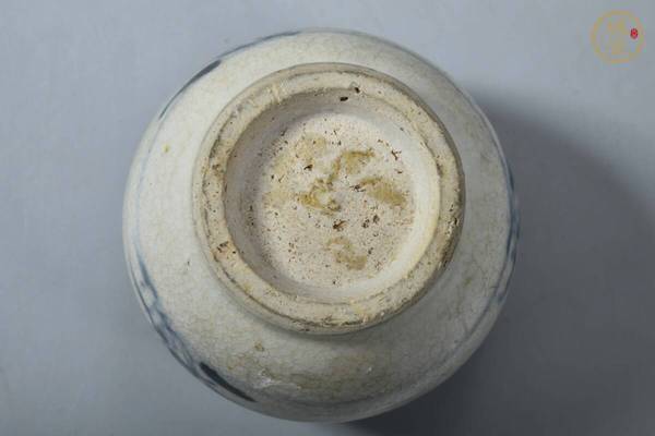 古玩陶瓷明中期 青花花卉紋小罐真品鑒賞圖