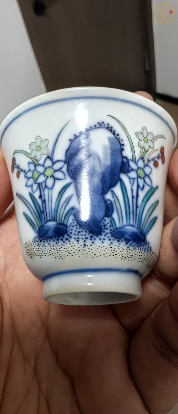 古玩陶瓷斗彩洞石水仙紋杯真品鑒賞圖