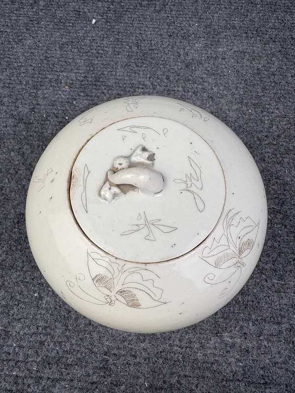 古玩陶瓷刻瓷牡丹花卉紋圍棋罐拍賣，當(dāng)前價格1588元