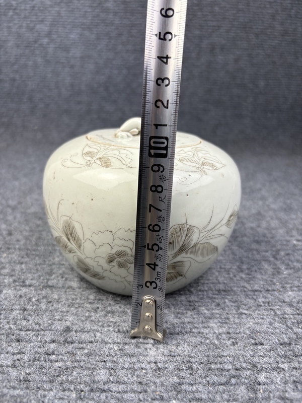 古玩陶瓷刻瓷牡丹花卉紋圍棋罐拍賣，當(dāng)前價格1588元