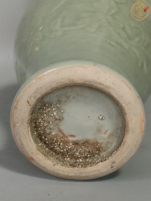 古玩陶瓷花卉紋青釉花觚真品鑒賞圖