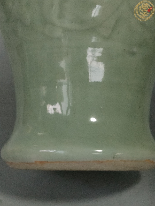 古玩陶瓷花卉紋青釉花觚真品鑒賞圖