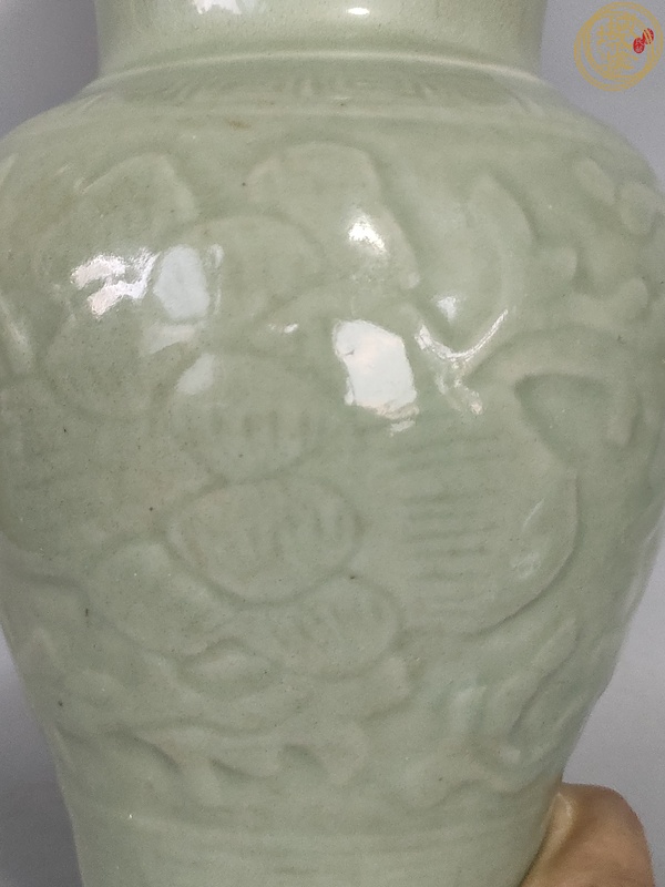 古玩陶瓷花卉紋青釉花觚真品鑒賞圖