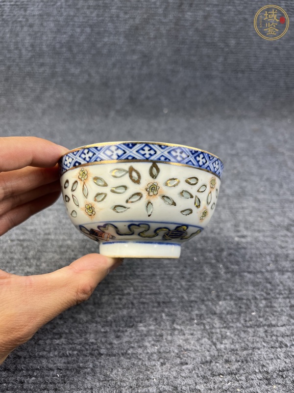 古玩陶瓷玲瓏瓷蓮池紋碗真品鑒賞圖