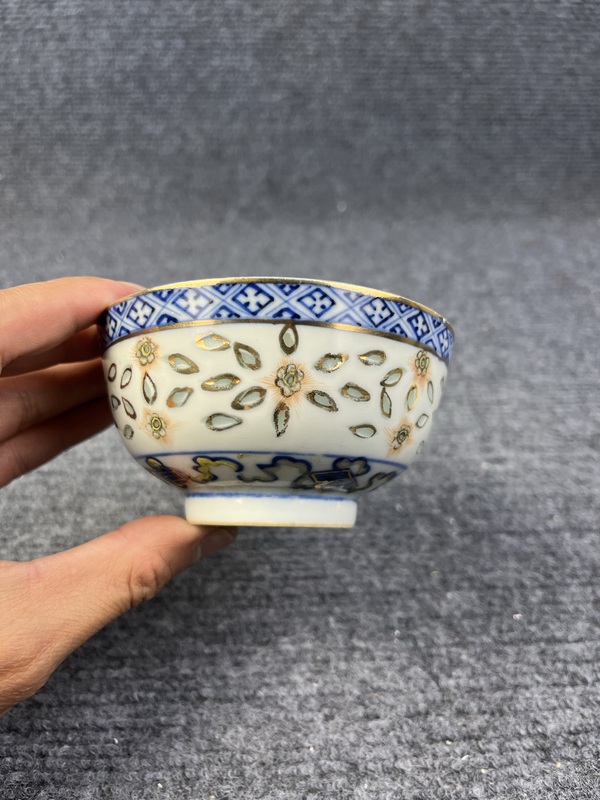 古玩陶瓷玲瓏瓷蓮池紋碗拍賣，當(dāng)前價(jià)格999元