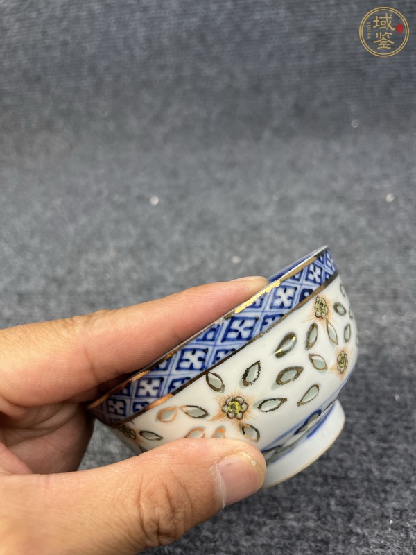 古玩陶瓷玲瓏瓷蓮池紋碗真品鑒賞圖