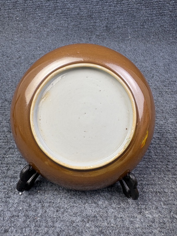 古玩陶瓷外紫金釉內(nèi)粉彩花卉紋盤(pán)拍賣，當(dāng)前價(jià)格699元