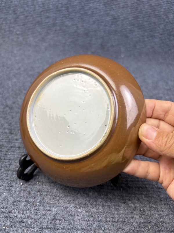 古玩陶瓷外紫金釉內(nèi)粉彩花卉紋盤(pán)拍賣，當(dāng)前價(jià)格699元
