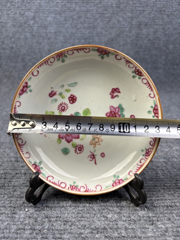 古玩陶瓷外紫金釉內(nèi)粉彩花卉紋盤(pán)拍賣，當(dāng)前價(jià)格699元