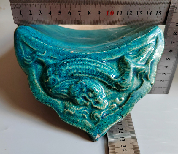 古玩陶瓷明代高浮雕孔雀藍釉四爪龍紋瓦當拍賣，當前價格190元