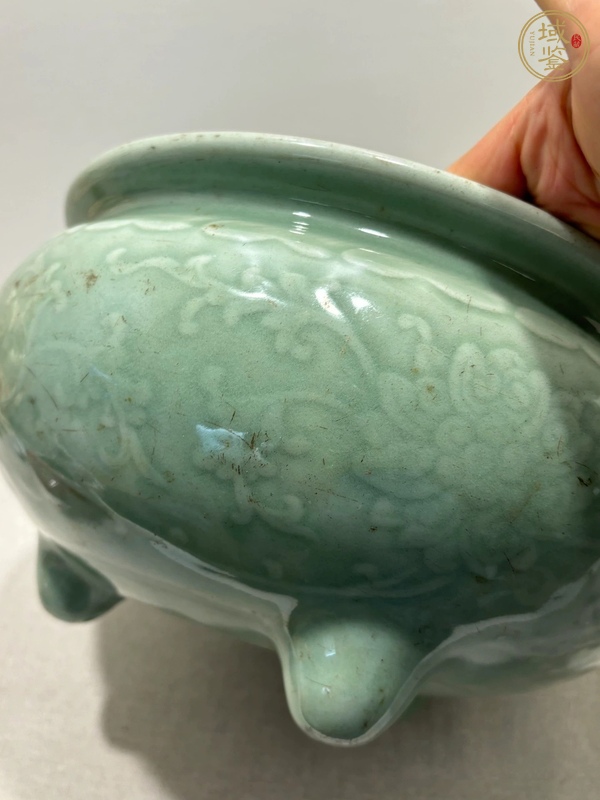 古玩陶瓷豆青釉刻花香爐真品鑒賞圖