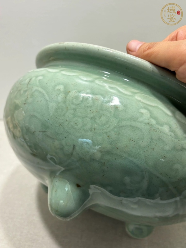 古玩陶瓷豆青釉刻花香爐真品鑒賞圖