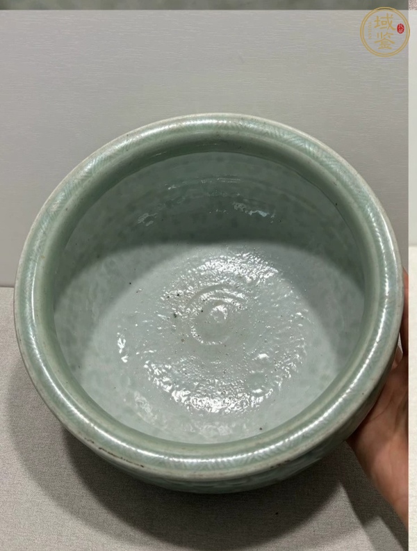 古玩陶瓷豆青釉刻花香爐真品鑒賞圖