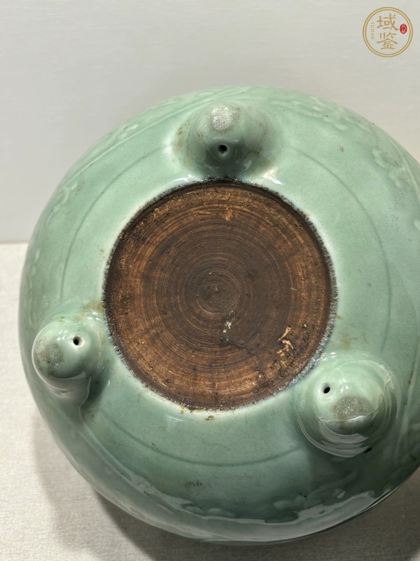古玩陶瓷豆青釉刻花香爐真品鑒賞圖