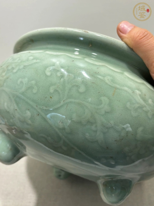 古玩陶瓷豆青釉刻花香爐真品鑒賞圖