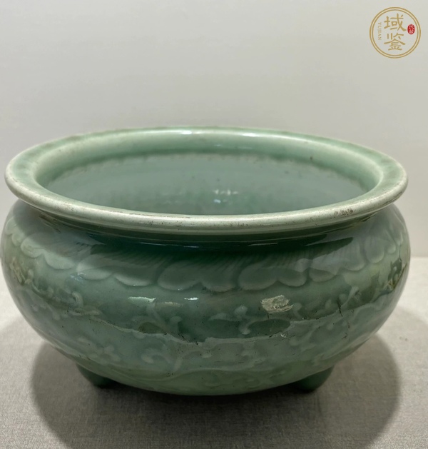 古玩陶瓷豆青釉刻花香爐真品鑒賞圖