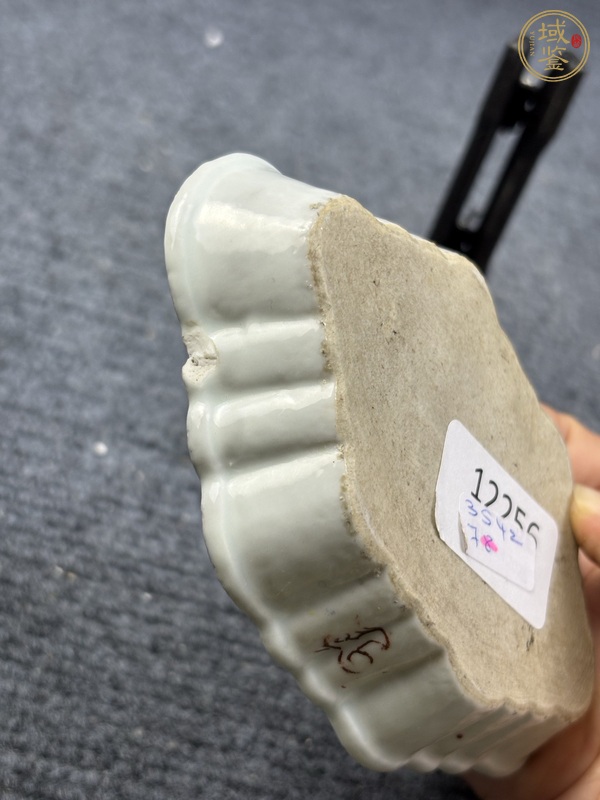 古玩陶瓷雍正粉彩花卉紋小盤真品鑒賞圖