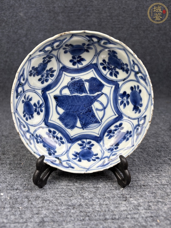 古玩陶瓷青花開窗花卉紋盤真品鑒賞圖