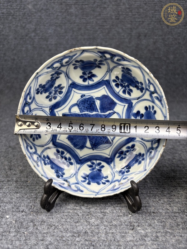 古玩陶瓷青花開窗花卉紋盤真品鑒賞圖