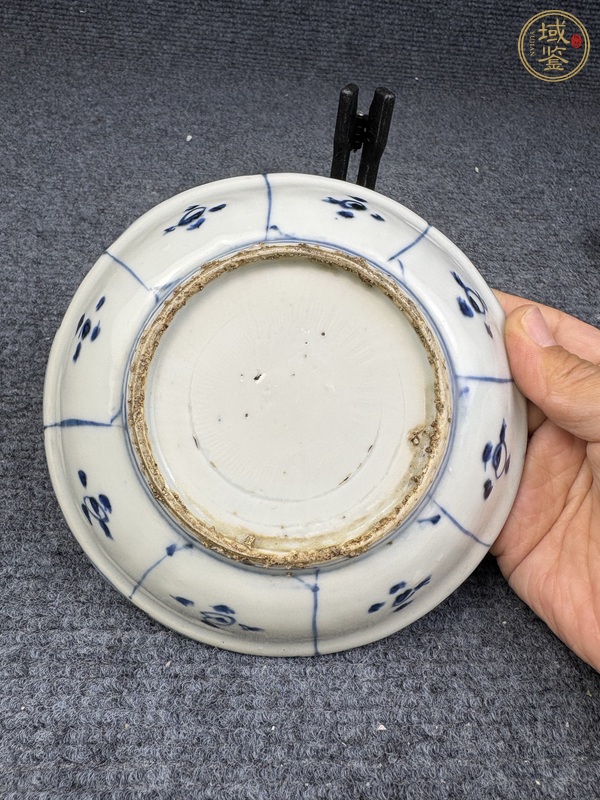 古玩陶瓷青花開窗花卉紋盤真品鑒賞圖
