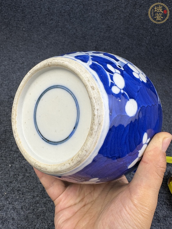 古玩陶瓷青花留白冰梅紋蓋罐真品鑒賞圖