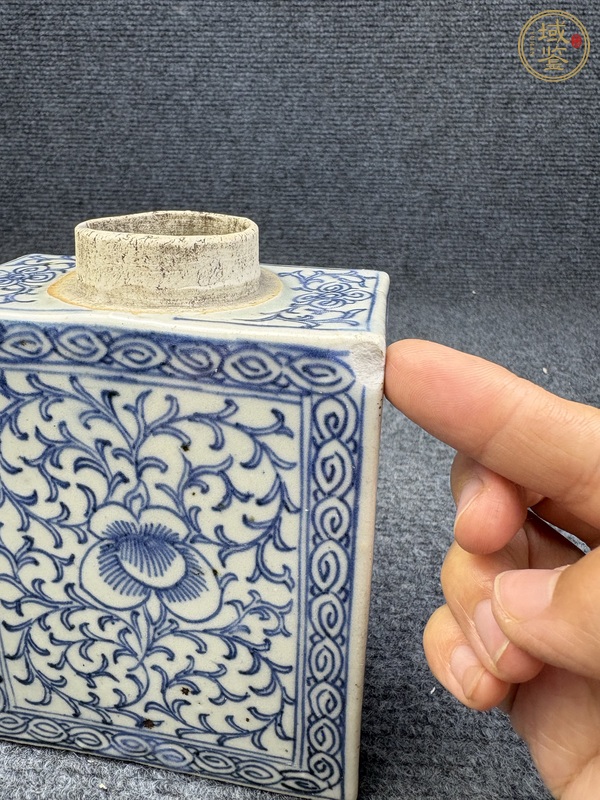 古玩陶瓷青花纏枝蓮紋茶葉罐真品鑒賞圖
