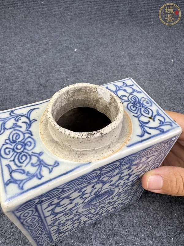 古玩陶瓷青花纏枝蓮紋茶葉罐真品鑒賞圖