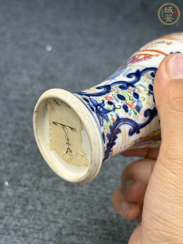 古玩陶瓷乾隆廣彩合家歡雞腿瓶真品鑒賞圖
