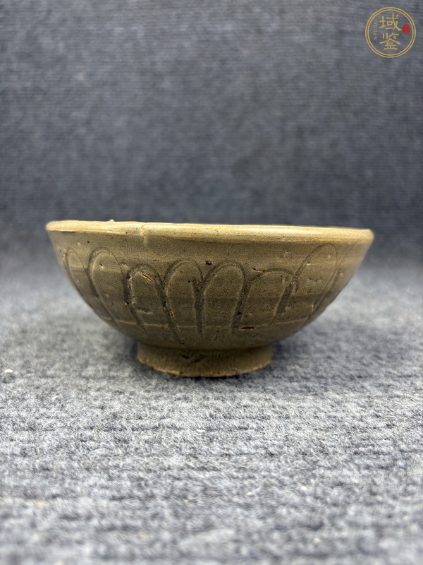 古玩龍泉青瓷蓮瓣紋碗真品鑒賞圖