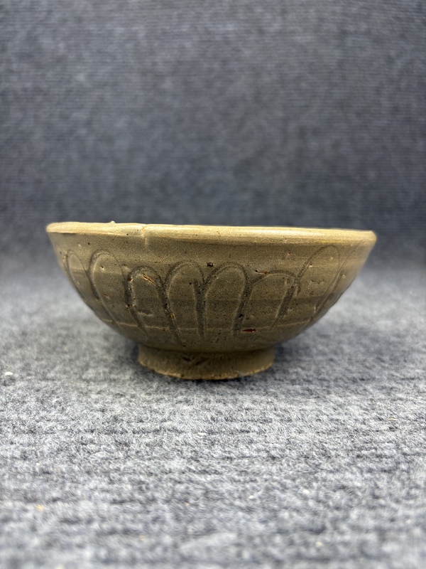 古玩陶瓷龍泉青瓷蓮瓣紋碗拍賣，當前價格999元