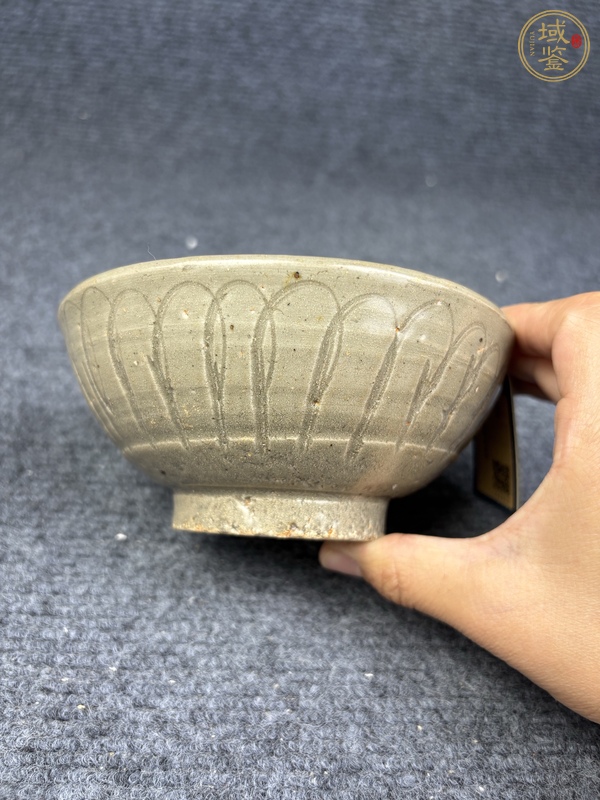 古玩陶瓷龍泉青瓷蓮瓣紋碗真品鑒賞圖