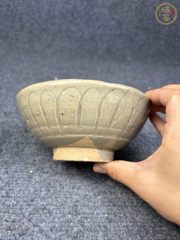 古玩陶瓷龍泉青瓷蓮瓣紋碗真品鑒賞圖