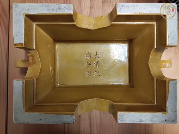古玩陶瓷黃釉模印古青銅紋簠真品鑒賞圖