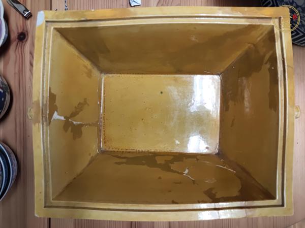 古玩陶瓷黃釉模印古青銅紋簠真品鑒賞圖