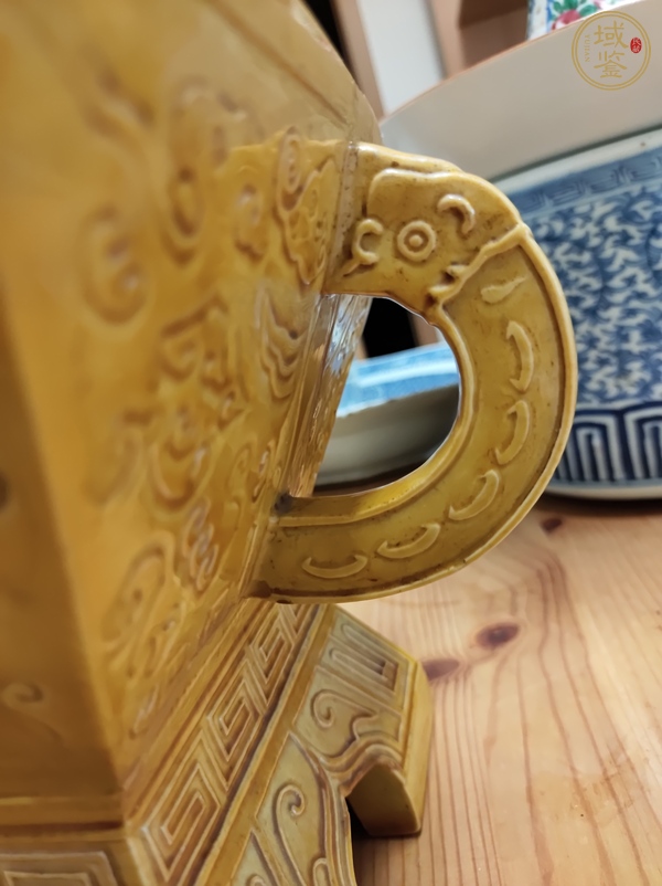 古玩陶瓷黃釉模印古青銅紋簠真品鑒賞圖