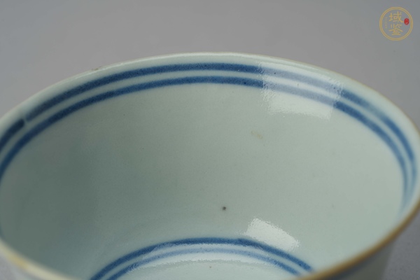 古玩陶瓷花果紋青花杯真品鑒賞圖