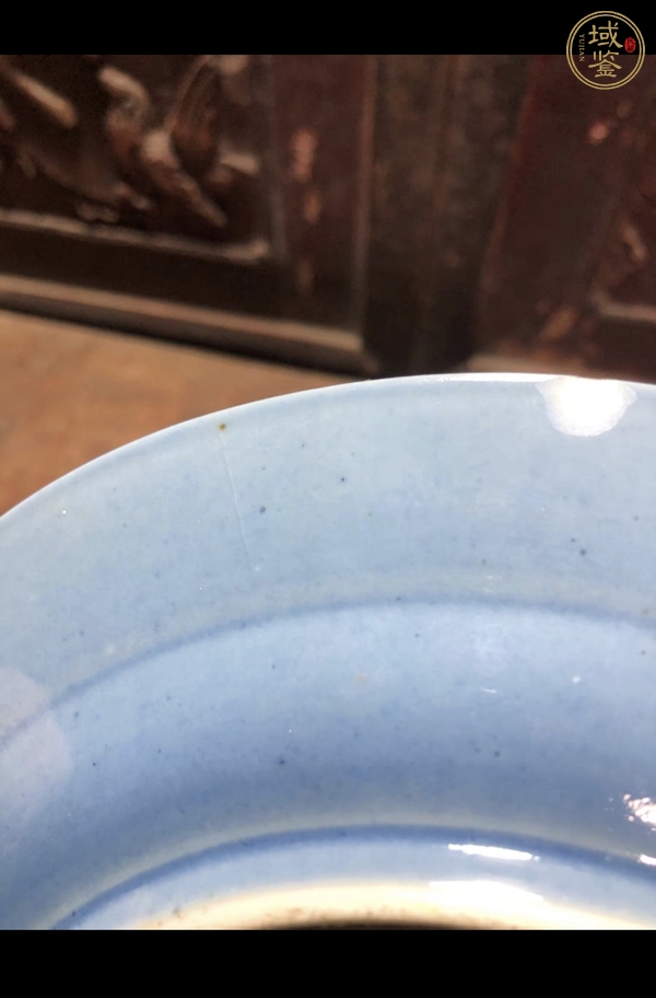 古玩陶瓷天藍(lán)釉折沿堆白花卉盤(pán)真品鑒賞圖