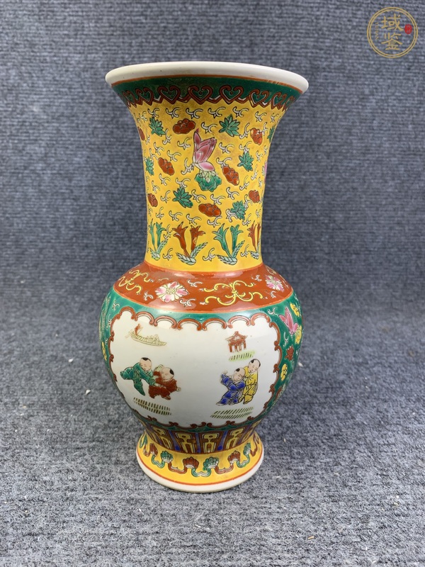 古玩粉彩開窗嬰戲紋賞瓶真品鑒賞圖
