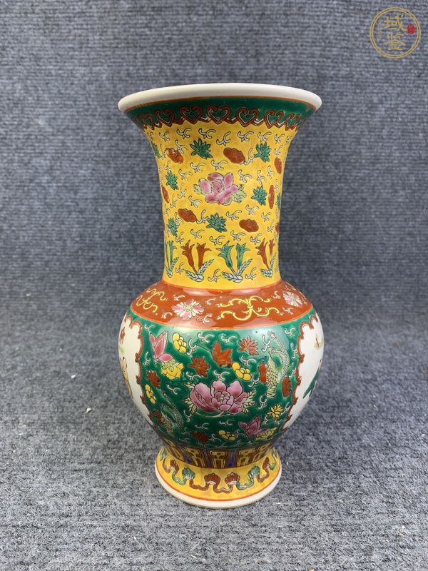 古玩陶瓷粉彩開窗嬰戲紋賞瓶真品鑒賞圖