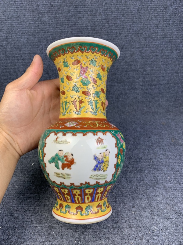 古玩陶瓷粉彩開窗嬰戲紋賞瓶拍賣,當前價格0元