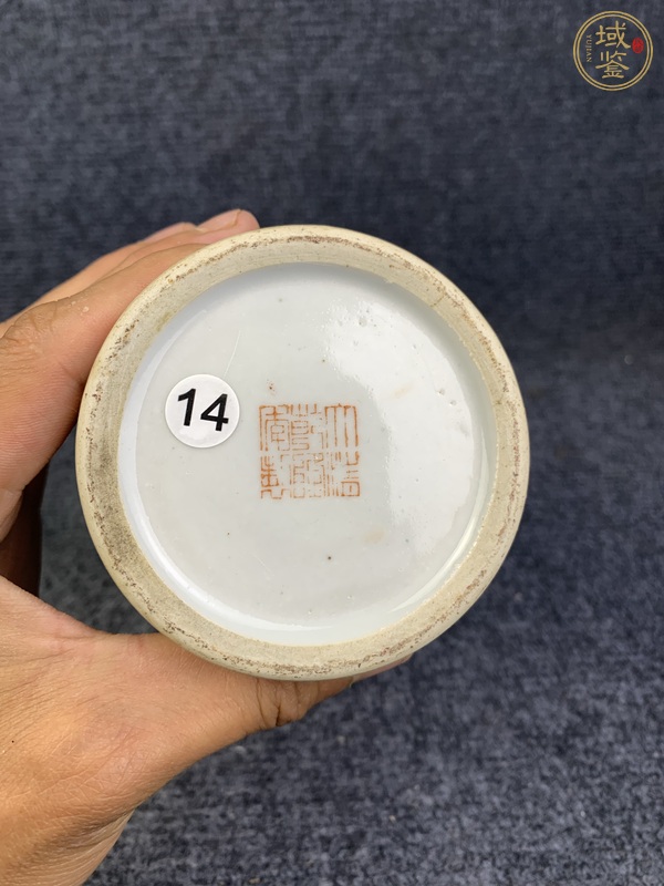 古玩陶瓷粉彩開窗嬰戲紋賞瓶真品鑒賞圖