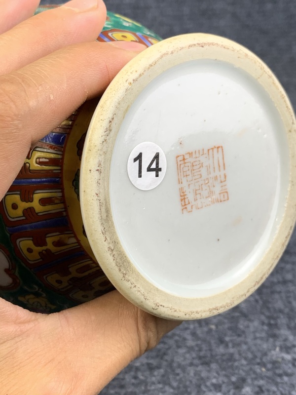 古玩陶瓷粉彩開窗嬰戲紋賞瓶拍賣,當前價格0元